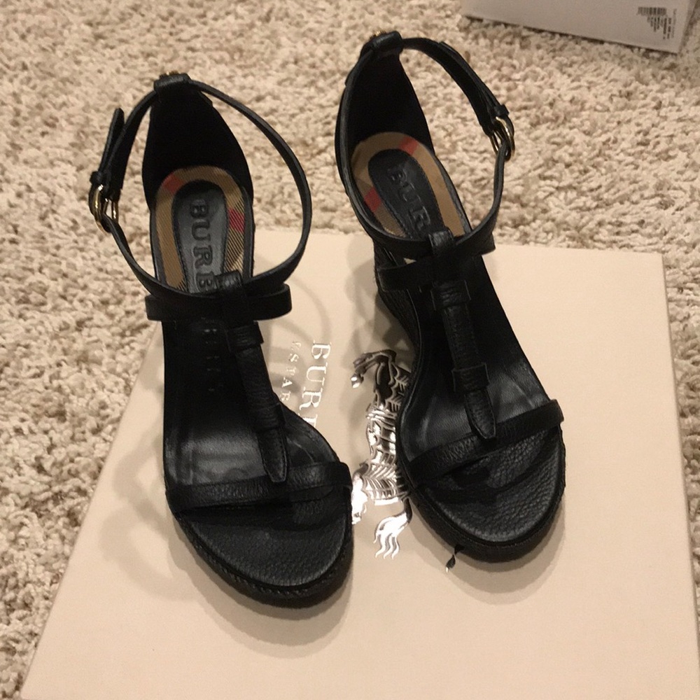 Burberry leather wedges size 5